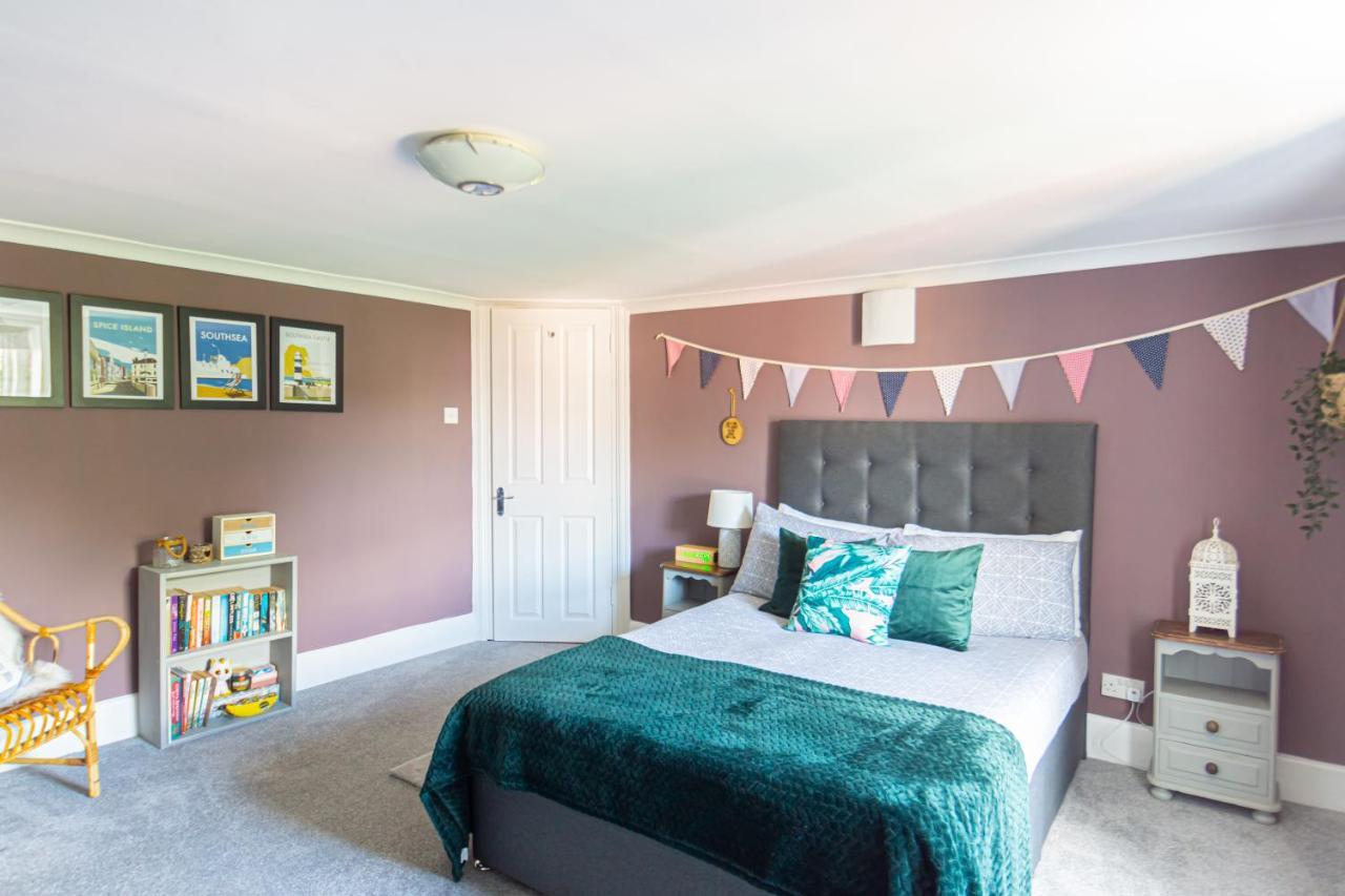 פורטסמות' Spacious Split Level Flat In Great Location מראה חיצוני תמונה