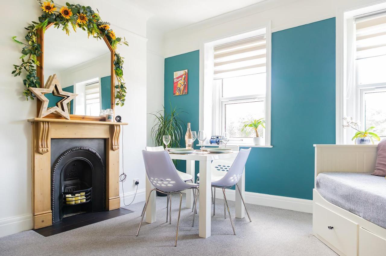 פורטסמות' Spacious Split Level Flat In Great Location מראה חיצוני תמונה
