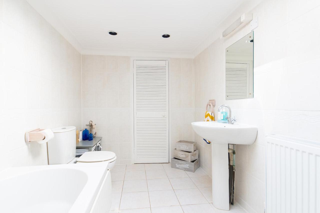 פורטסמות' Spacious Split Level Flat In Great Location מראה חיצוני תמונה
